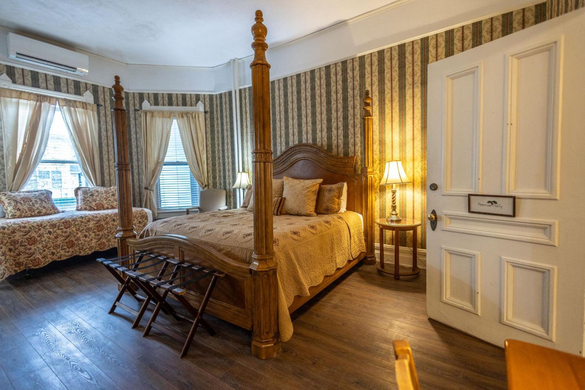 1898 Waverly Inn Hendersonville Dış mekan fotoğraf